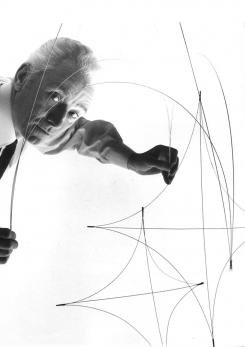 Compasso - Bruno Munari "Flexi" Danese Sculpture Original Picture by Ugo Mulas